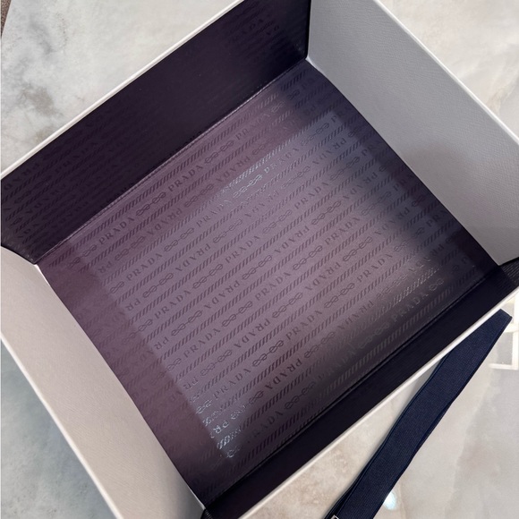 Prada Box, Prada Elastic Band - Picture 8 of 11